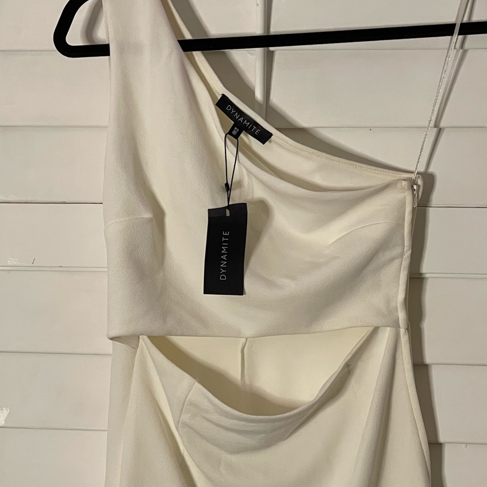 DYNAMITE ONE SHOULDER DRESS (WHITE)